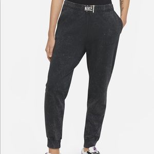 Nike Sportswear Joggers Washed Pant NWOT